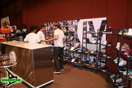 Gravis Booth