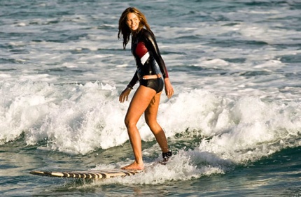 Elle Surfing